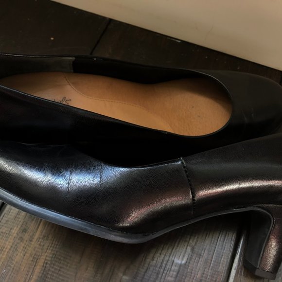 Black Rose Petal heels - Picture 1 of 1